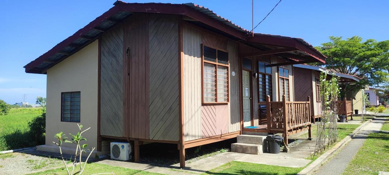 Tamteh Homestay Ayer Hitam 외부 사진